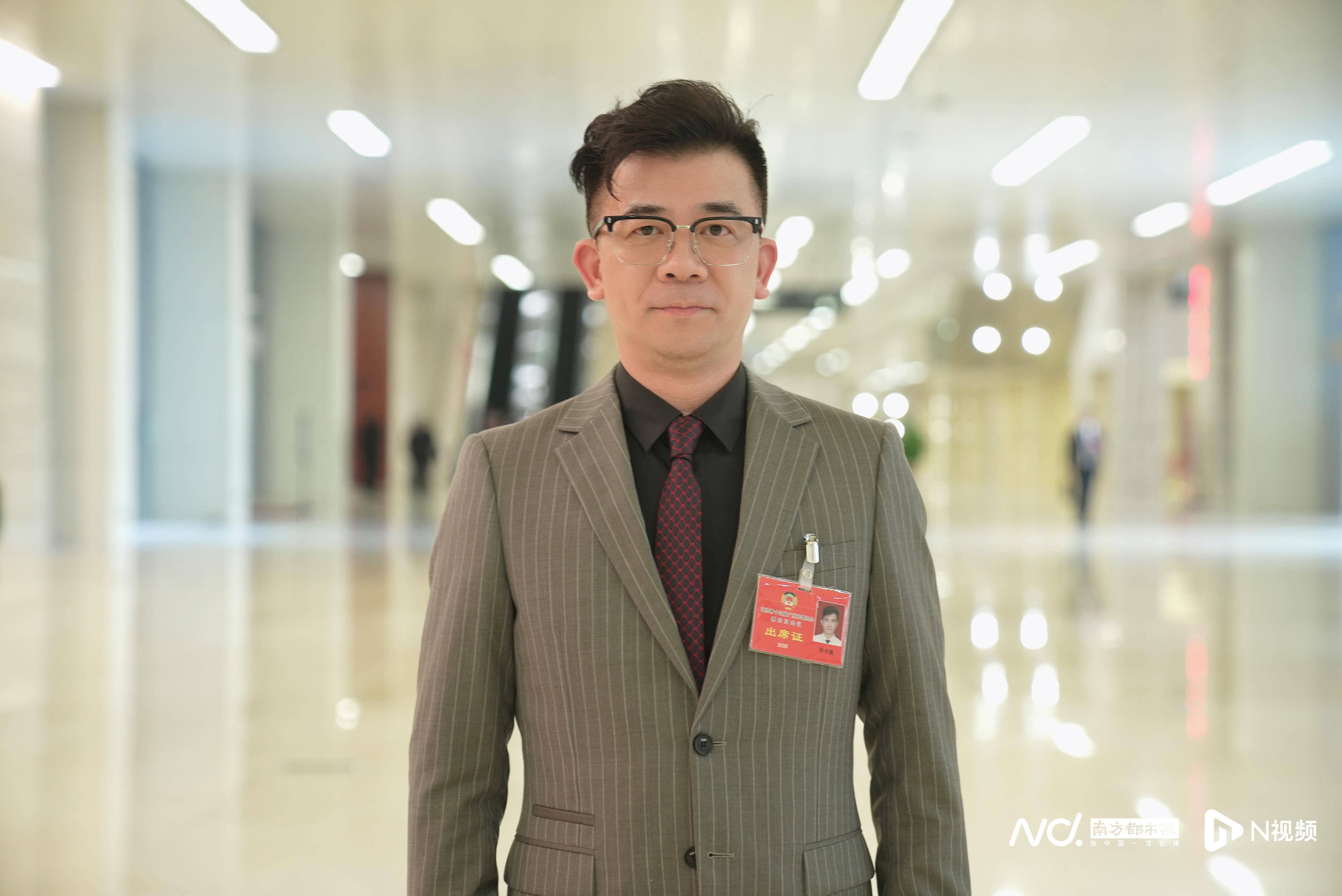十歲才入學？市政協委員鄭子殷：義務教育要“一個不漏”