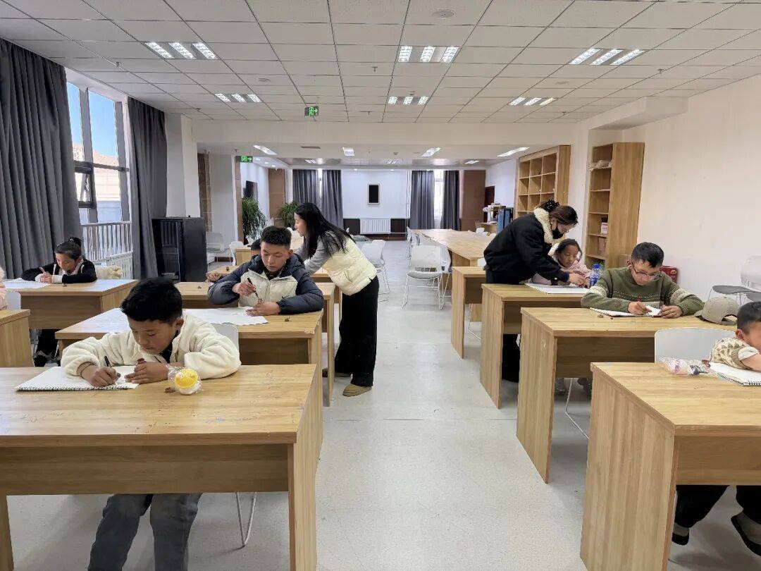 西藏拉薩市圖書館組織開展藏文書法一日書寫體驗活動