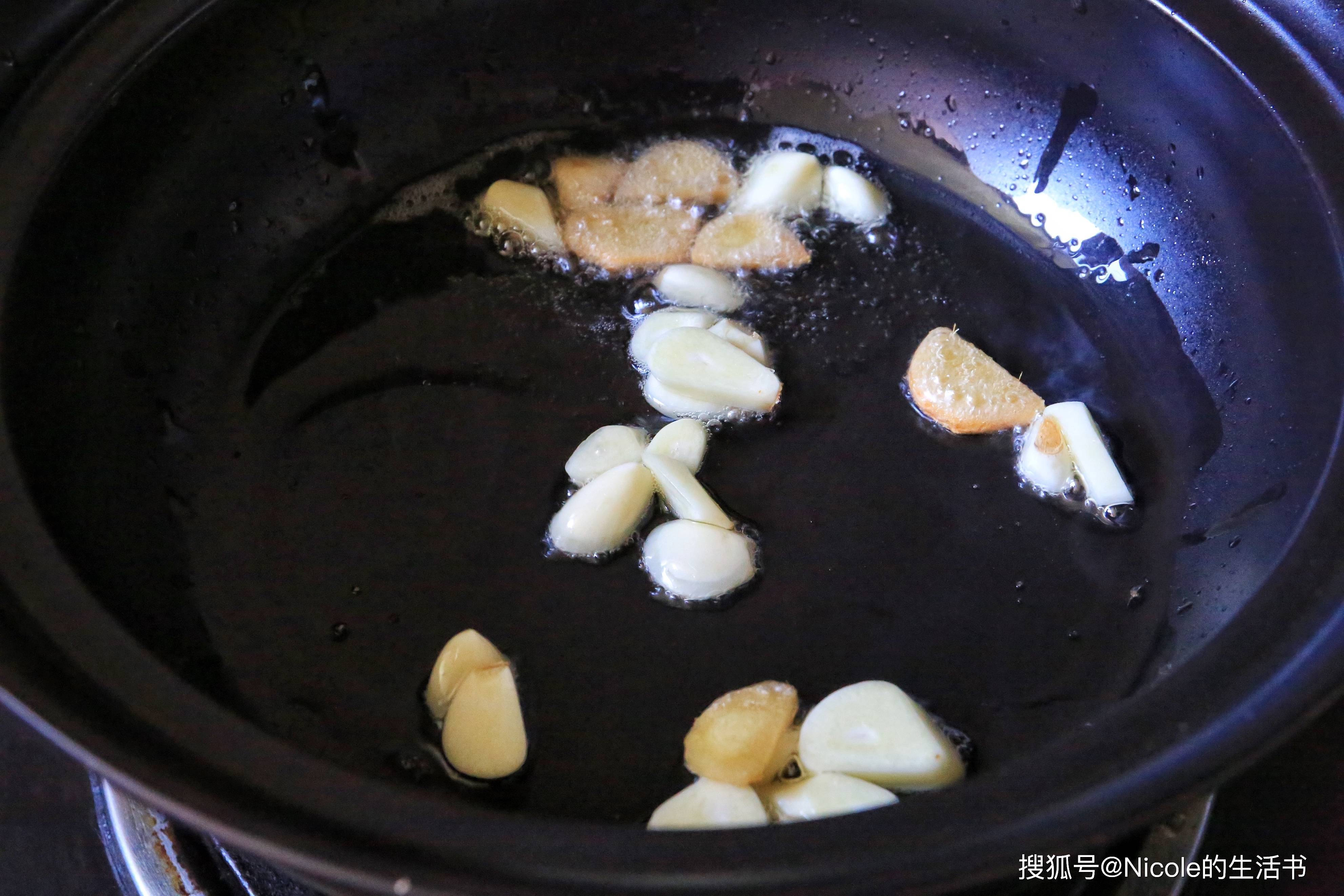 原創帶來無限暖意的秋冬美食：砂鍋白菜丸子煲