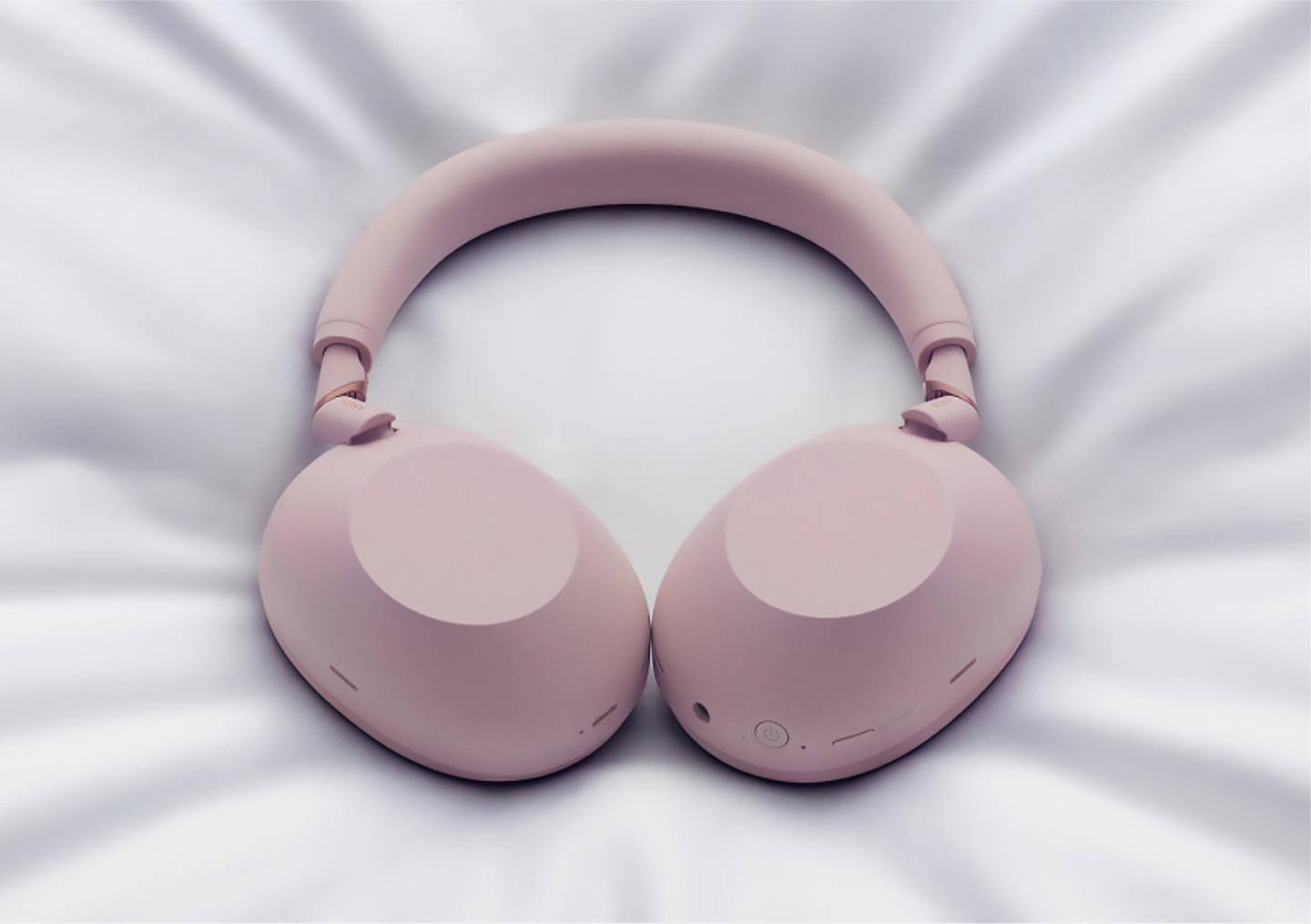 索尼WH - 1000XM6新增“柔沙粉”配色，女性使用者的新寵？