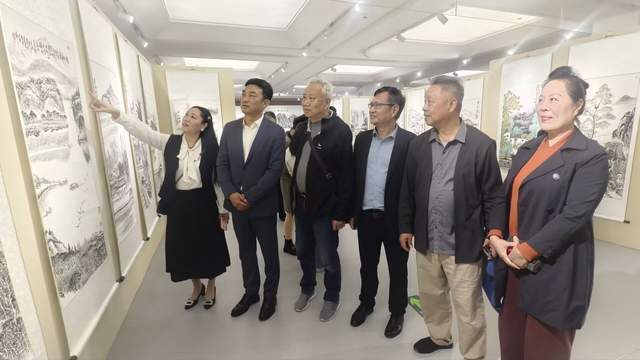 原創鄂州人自己的山水盛宴！這位本土畫家130幅焦墨畫驚豔亮相圖書館