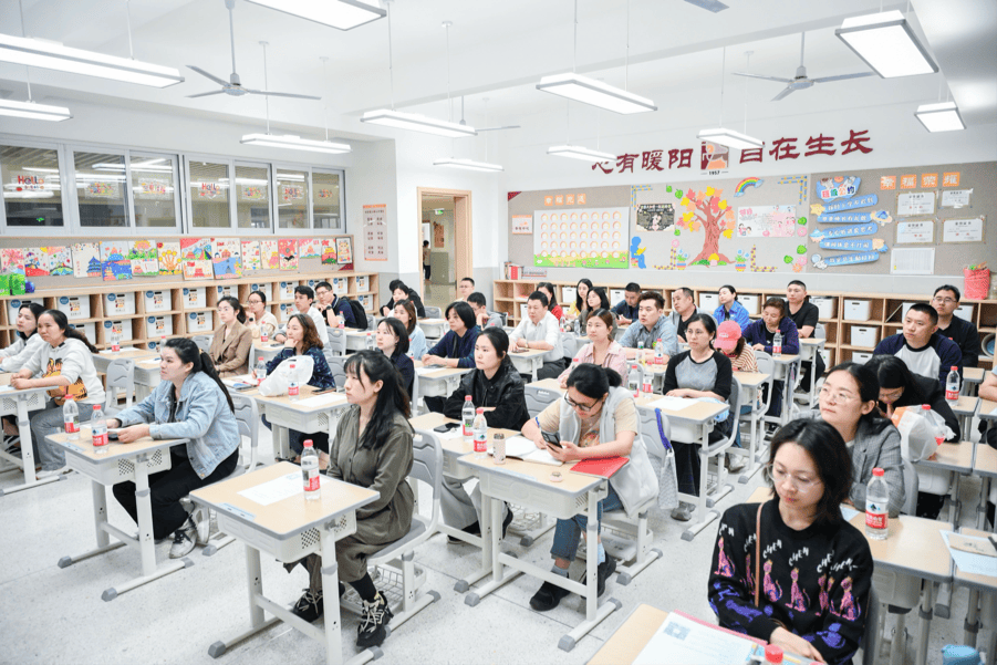 渝中區“家長夜校”在馬家堡小學開講